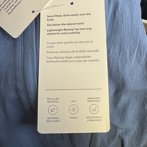 NWT ATHLETA Size 16 Light Blue Trekkie North Shorts. Has zipper pockets - Picture 9 of 9